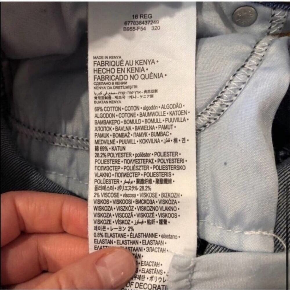 LIKE NEW Levi's Girlfriend Jeans - Gemini Medium Wash - Picture 9 of 9